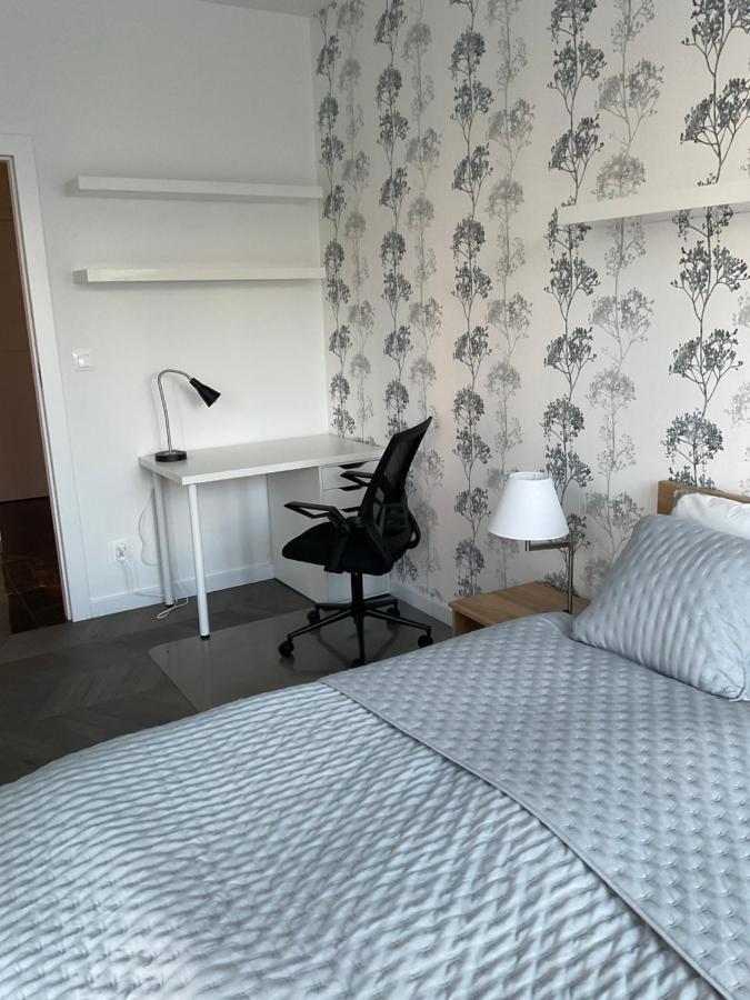Apartament „Dwie Wieze” Apartman Katowice Kültér fotó